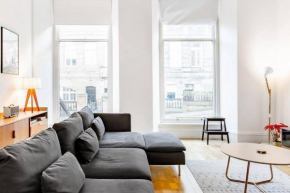 Incredible contemporary flat in heart of west end